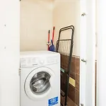 Apartment Spacious Near The Centre,sleeps 6
