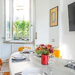 Apartment Spacious Near The Centre,sleeps 6 *
