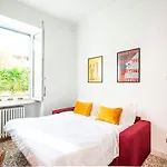 Spacious Near The Centre,sleeps 6 Apartment *