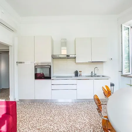 Spacious Near The Centre,sleeps 6 Appartement Lecco