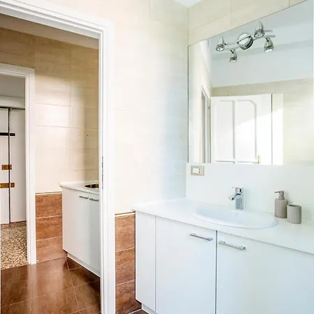 Spacious Near The Centre,sleeps 6 Appartement Lecco