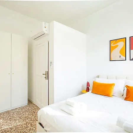 Appartement Spacious Near The Centre,sleeps 6 Lecco
