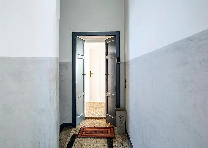 Spacious Near The Centre,sleeps 6 公寓 *