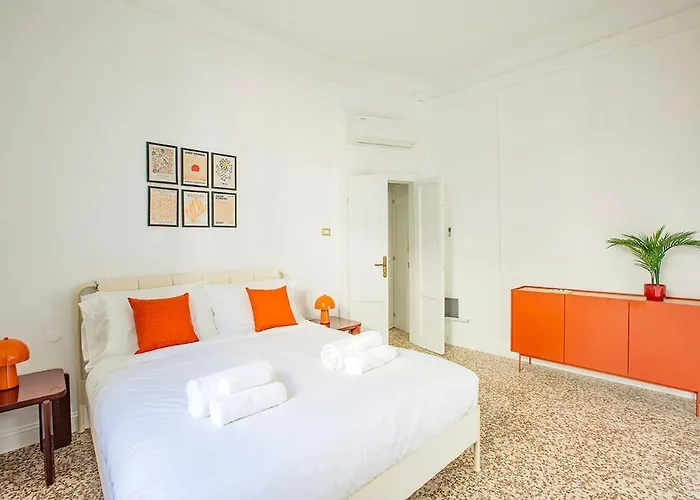 Spacious Near The Centre,sleeps 6 Apartment *