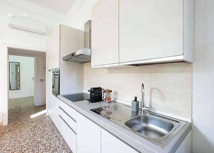 Spacious Near The Centre,sleeps 6 * 莱科