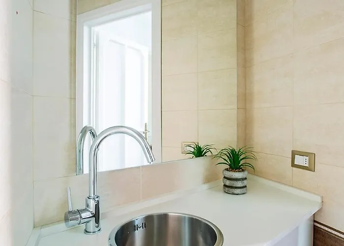 Spacious Near The Centre,sleeps 6 Lecco